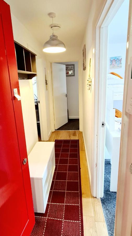 Sea Breeze, 2 Bdr With En-Suites, Private Parking, Internet- Sleeps 4 Ppl Bournemouth Dış mekan fotoğraf